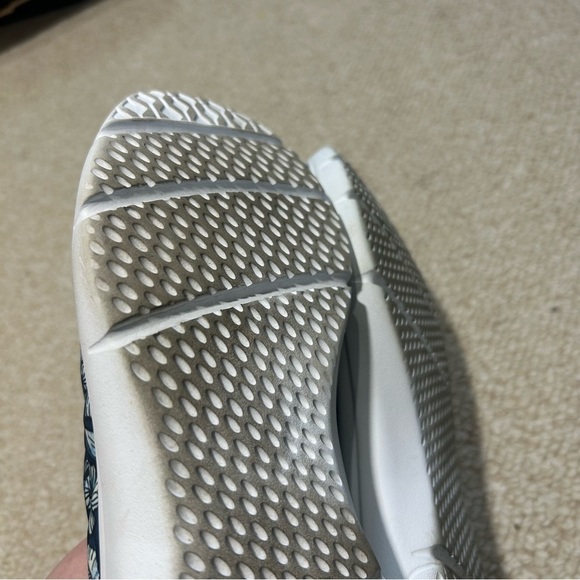 VB CLOUD by VERA BRADLEY-Convertible Slip-On Shoe Dive Floral Medallion Size 7 - Picture 9 of 9